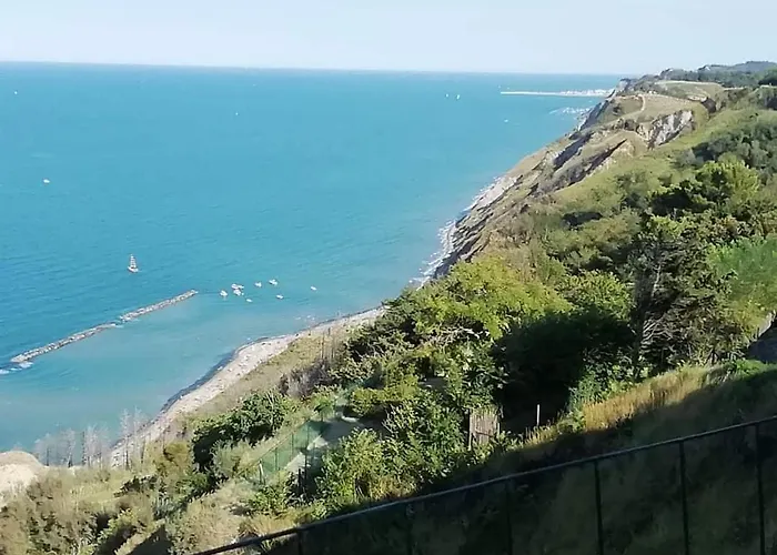 아파트 Attico Panoramico Tra E Mare Con Giardino Deluxe *