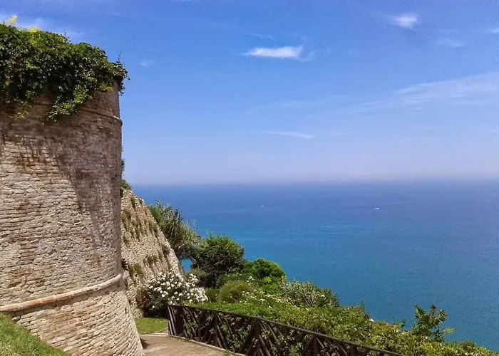 Attico Panoramico Tra E Mare Con Giardino Deluxe 아파트 *