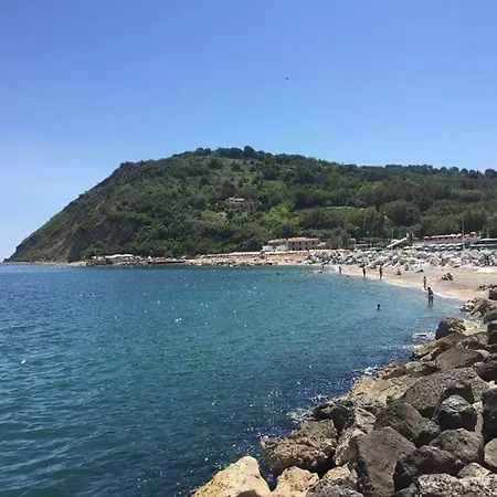 Attico Panoramico Tra E Mare Con Giardino Deluxe Apartment