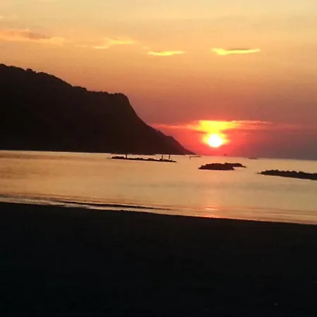 Attico Panoramico Tra E Mare Con Giardino Deluxe *