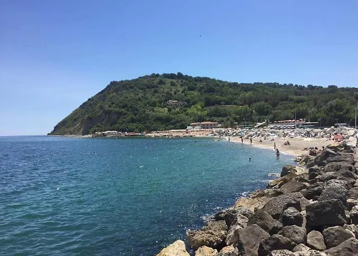 Attico Panoramico Tra E Mare Con Giardino Deluxe Apartment